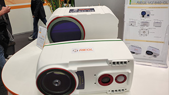 VQ-840-GとVUX-820-Gの大きさを比較